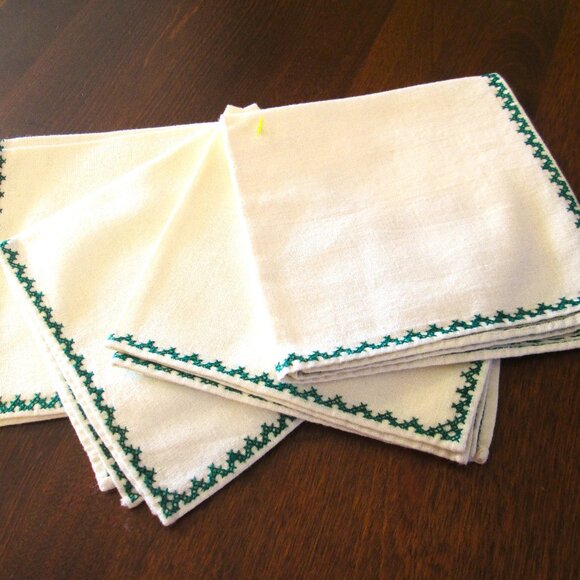Handcrossstitched napkin/hanky with colorful rosebuds & Iris & edges. Set of 4 - Picture 4 of 8